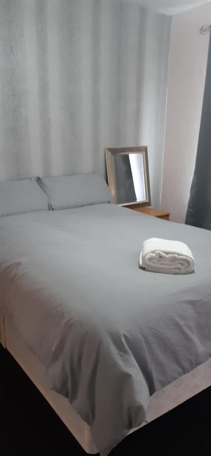 Our Guests Are Royal Apartment Wellingborough Exterior photo