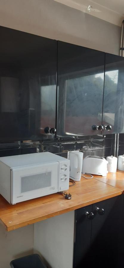 Our Guests Are Royal Apartment Wellingborough Exterior photo