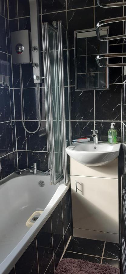 Our Guests Are Royal Apartment Wellingborough Exterior photo