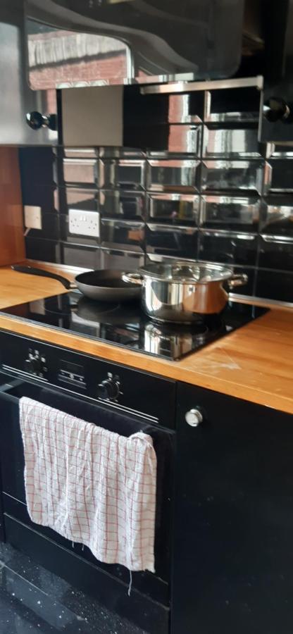 Our Guests Are Royal Apartment Wellingborough Exterior photo