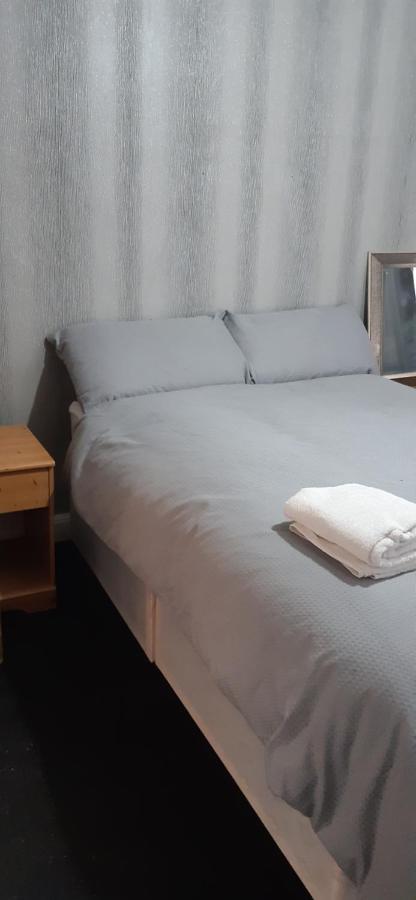 Our Guests Are Royal Apartment Wellingborough Exterior photo